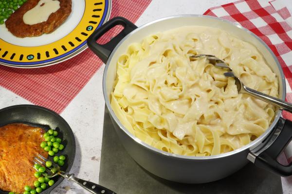 Mouth-watering fettuccine with vegan Alfredo sauce  For all pasta lovers: The vegan version of the famous Alfredo sauce is quick and easy to prepare and always tastes good!