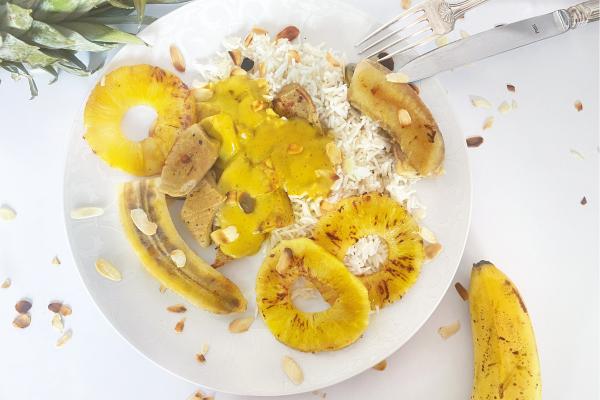Riz Casimir mit Vegan-Schnitzel, Nature  Dieser Schweizer Klassiker ist ein sicherer Wert für eine leckere Mahlzeit. Das beliebte Reisgericht bringt Abwechslung und etwas Reiselust auf den Teller.