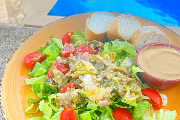 Veganer Fitness-Salat mit Vegan-Hack  Dieses leichte Genussrezept ist ideal für heisse Sommertage. Ein knackiger Salat mit reichlich Protein und ganz viel Geschmack.